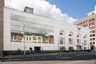 Peregrine 100 in Kalamazoo, MI - Building Photo