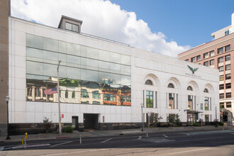 Peregrine 100 in Kalamazoo, MI - Foto de edificio - Building Photo