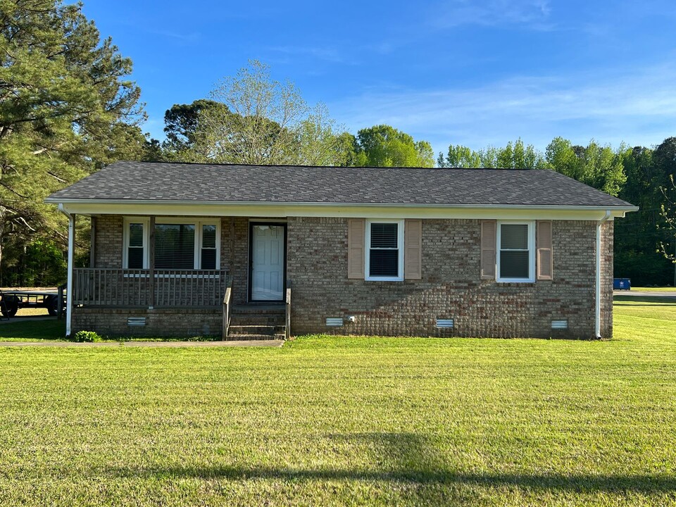 1251 NC-561 in Aulander, NC - Building Photo