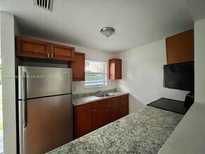 2746 Johnson St in Hollywood, FL - Building Photo - Building Photo