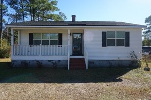 937 St Johns Church Rd in Hampstead, NC - Building Photo