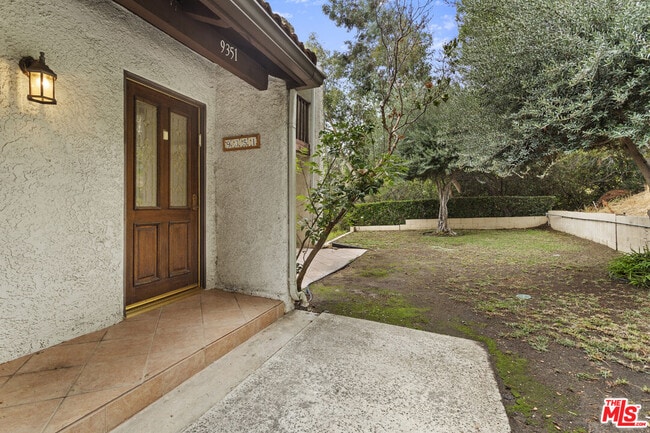 9351 Via Crema in Burbank, CA - Building Photo - Building Photo