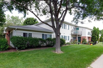 DEER RUN APARTMENTS in Howard, WI - Building Photo - Building Photo