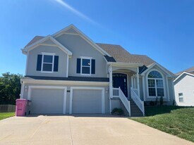 15350 NW 127th St in Platte City, MO - Building Photo