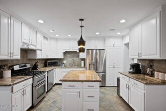 8336 E Sells Dr in Scottsdale, AZ - Building Photo - Building Photo