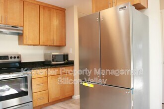 937 Miramonte Ave in Mountain View, CA - Building Photo - Building Photo