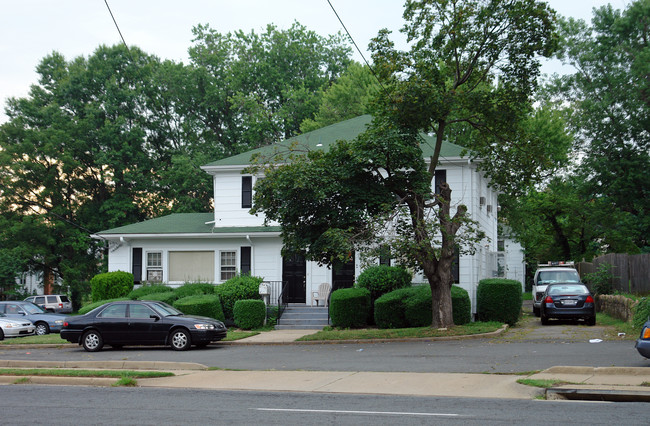 2767 Annandale Rd in Falls Church, VA - Building Photo - Building Photo