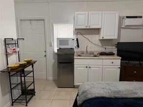 9331 SW 166th St in Palmetto Bay, FL - Building Photo - Building Photo