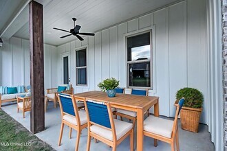 117 Southern Oak Wy in Canton, MS - Foto de edificio - Building Photo