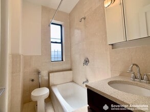 282 Cabrini Blvd in New York, NY - Building Photo - Building Photo