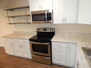 416 N Grandview Ave in Daytona Beach, FL - Foto de edificio - Building Photo