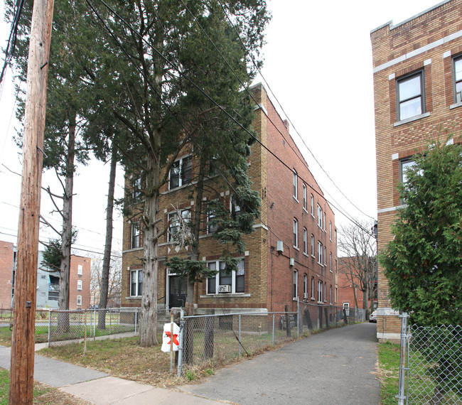 92 Clark St in Hartford, CT - Foto de edificio - Building Photo