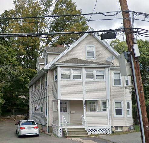 1143 Beacon St, Unit 1 in Newton, MA - Building Photo