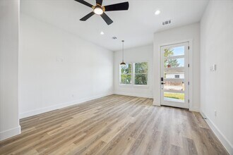 8412 Vera Lou St in Houston, TX - Foto de edificio - Building Photo