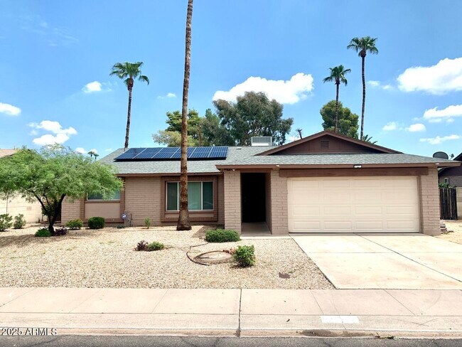 15611 N 57th Ln in Glendale, AZ - Building Photo - Building Photo