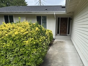 13817 SE 3rd Pl in Bellevue, WA - Building Photo - Building Photo