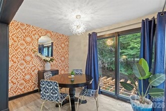 25033 Molokai Dr in Tega Cay, SC - Foto de edificio - Building Photo