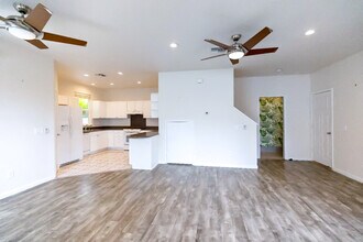40 Kuinehe Pl in Makawao, HI - Building Photo - Building Photo