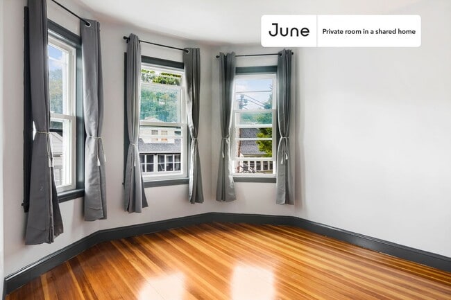 Private bedroom in 4 bed/2 bath Home in Boston, MA - Building Photo - Building Photo