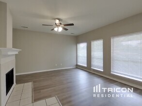 1647 Churchill Ln in Mansfield, TX - Foto de edificio - Building Photo
