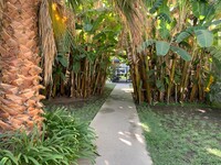 Magnolia Apartments in Valley Village, CA - Foto de edificio - Building Photo