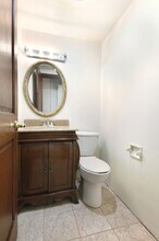 745 W Gordon Ter, Unit 313 in Chicago, IL - Building Photo - Building Photo