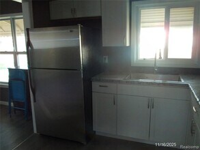 27107 Florence St in Inkster, MI - Building Photo - Building Photo