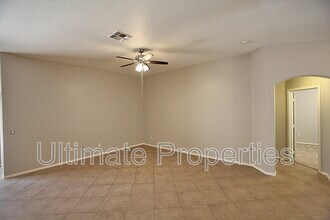 15710 N 34th St in Phoenix, AZ - Building Photo - Building Photo