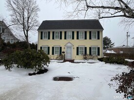 139 Oldfield Road in Fairfield, CT - Building Photo