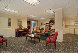Ten Twenty Grove- 62 + Active Adult Living in Evanston, IL - Foto de edificio - Building Photo