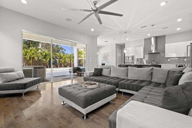 6717 S Dauphin Ave in Tampa, FL - Building Photo - Building Photo