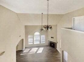 3746 E Ashford Villa Ln in Houston, TX - Building Photo