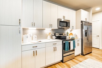 1701 Central Apartments in St. Petersburg, FL - Foto de edificio - Interior Photo