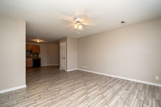137 Maureen Dr in Clarksville, TN - Building Photo - Building Photo
