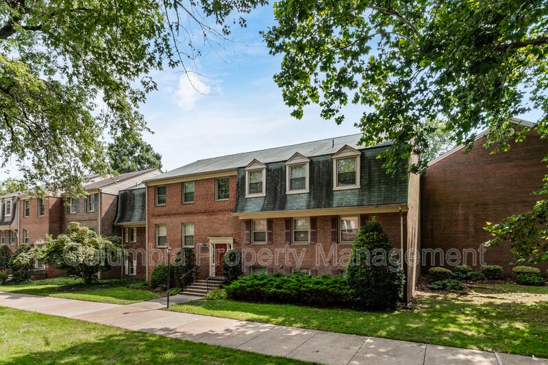 5968 Westchester Park Dr in College Park, MD - Foto de edificio