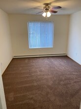 Mill Pond Senior Apartments - 55+ in Menomonee Falls, WI - Foto de edificio - Building Photo