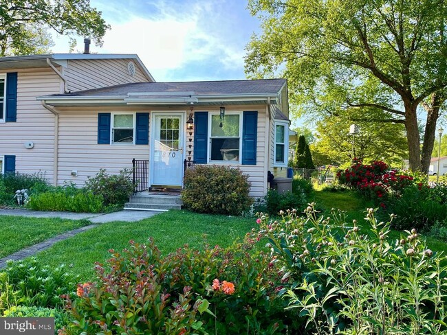 property at 870 Broadfield Dr