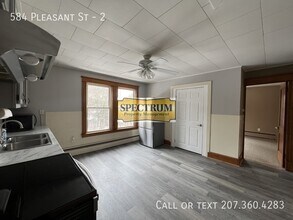 584 Pleasant St in Lewiston, ME - Building Photo - Building Photo