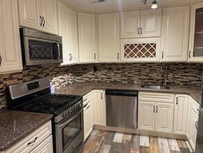 44 Spyglass Ct in East Windsor, NJ - Building Photo - Building Photo