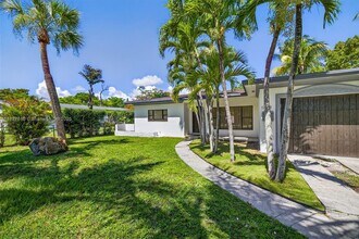 17150 NE 18th Ave in North Miami Beach, FL - Building Photo - Building Photo
