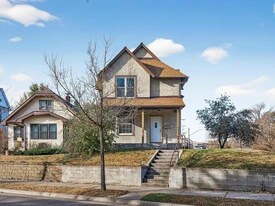 1730 5th St NE, Unit B in Minneapolis, MN - Building Photo