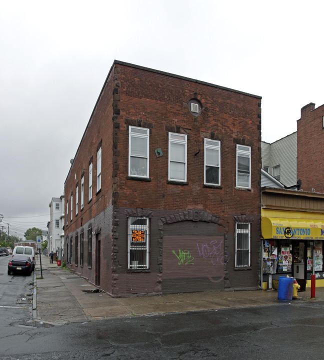 476 Market St in Paterson, NJ - Building Photo