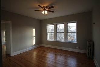 4324 N Bernard St, Unit 3B in Chicago, IL - Building Photo - Building Photo