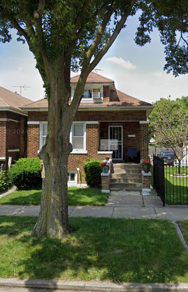 property at 10422 S Calhoun Ave