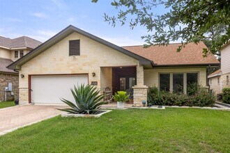 255 Bluff St in Buda, TX - Foto de edificio - Building Photo