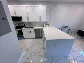 2884 SW 17th St in Fort Lauderdale, FL - Building Photo - Building Photo
