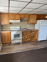 12 Oak St in Oakland, ME - Building Photo