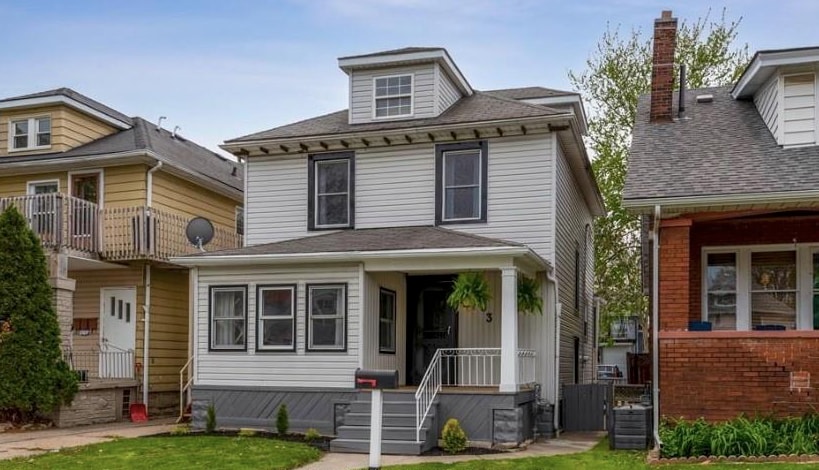 693 Moy Ave in Windsor, ON - Building Photo
