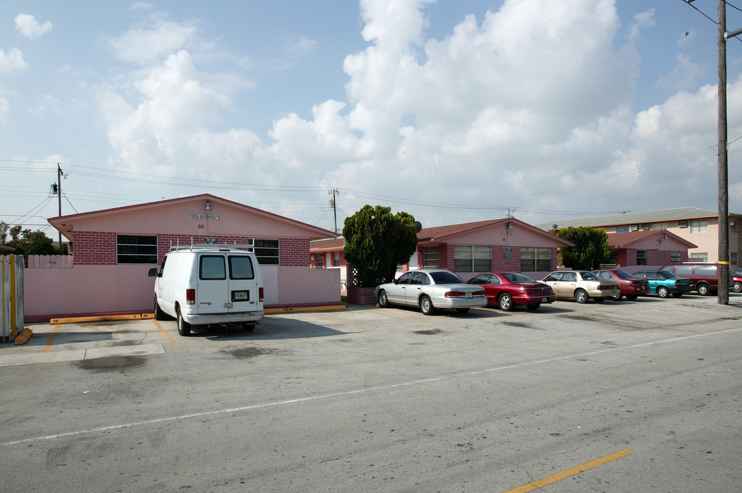 Vista Hermosa in Hialeah, FL - Foto de edificio