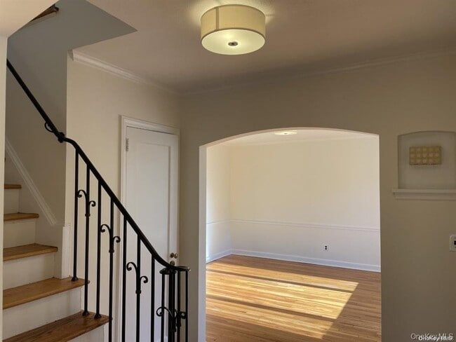 1 The Beachway in Manhasset, NY - Building Photo - Building Photo